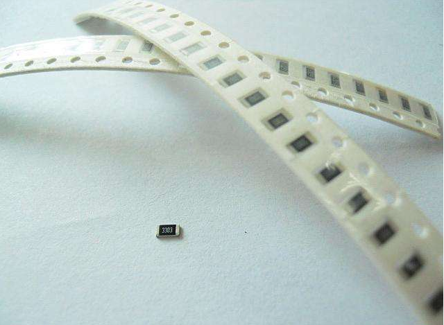 選擇金屬膜電阻，還是選擇表面安裝電阻可降低PCB電路噪音